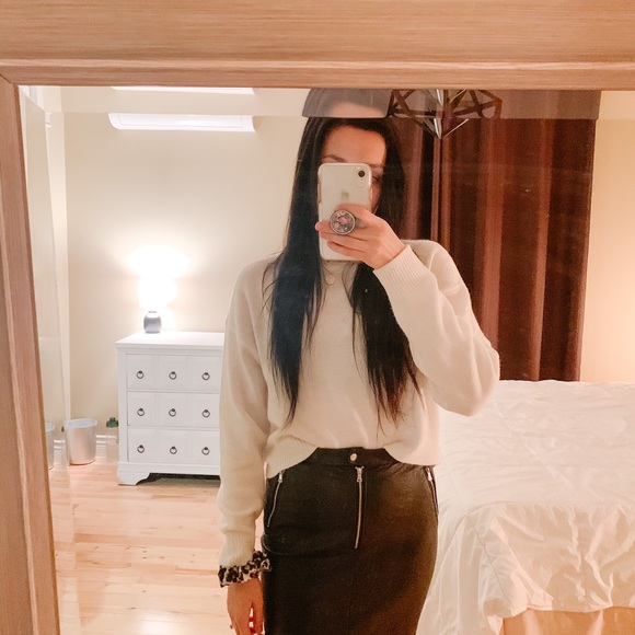 DYNAMITE black leather skirt - Picture 2 of 5